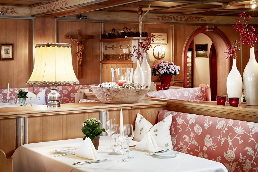 Hotel Hirlanda Zuers ภายนอก รูปภาพ