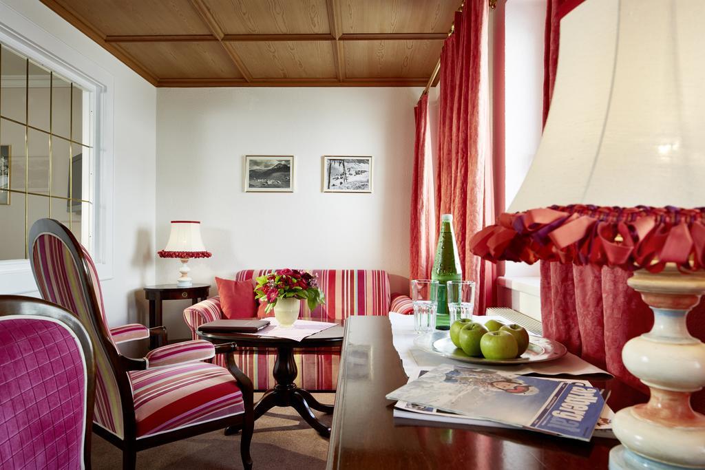 Hotel Hirlanda Zuers ภายนอก รูปภาพ