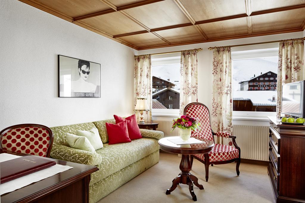 Hotel Hirlanda Zuers ภายนอก รูปภาพ