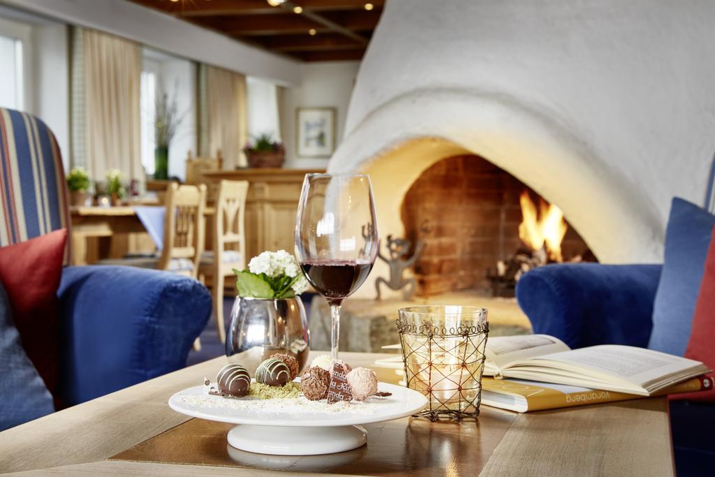 Hotel Hirlanda Zuers ภายนอก รูปภาพ