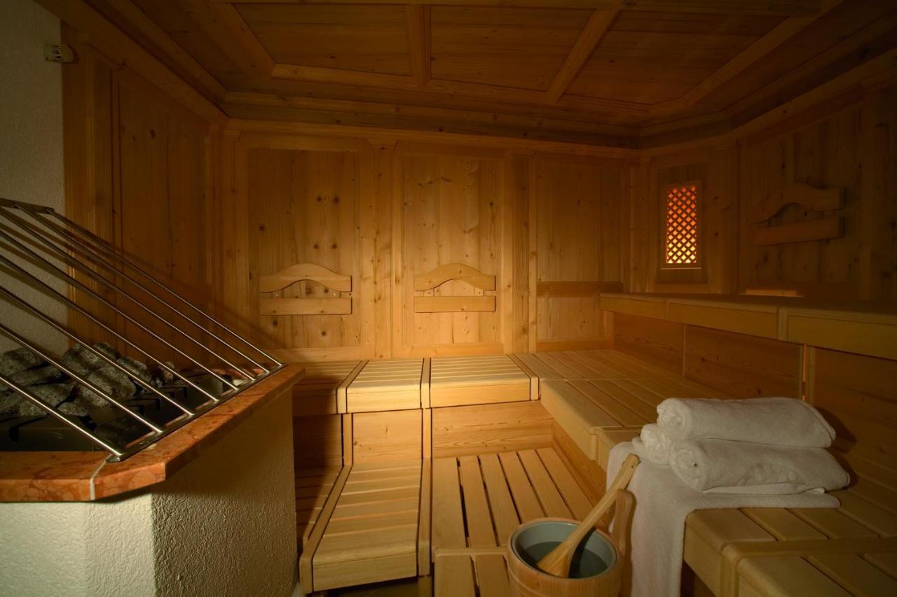 Hotel Hirlanda Zuers ภายนอก รูปภาพ